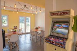 a dining room with a video game at Amita Hotel Boutique "Only adults" in Suances