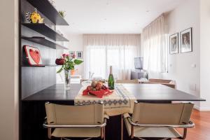 a kitchen with a table with a bowl of fruit on it at The Jasmine Terrace Retreat in Bologna