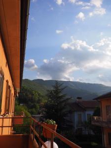 balcone con vista sulle montagne di Casa Ketty a Cagli