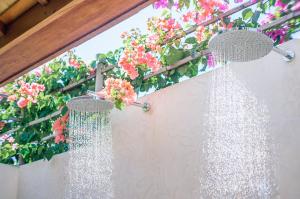 a garden with flowers growing on a wall at Mule Malu Tropical Stay in Uluwatu