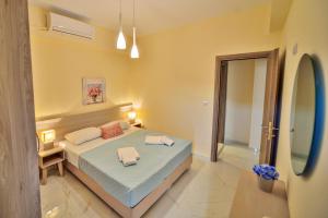 Ένα ή περισσότερα κρεβάτια σε δωμάτιο στο Aristea Apartments