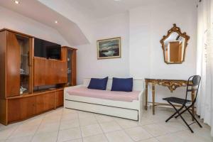 A seating area at Lovely Apartment for 6Ppl , 2 BDRM , in Naxos , private patio