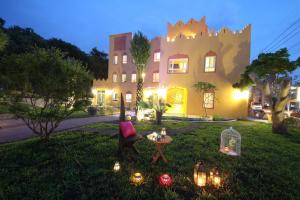 Aed väljaspool majutusasutust Sharjah B&B