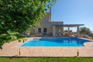 The swimming pool at or close to Trochalo Villas