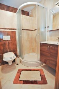 A bathroom at Apartments Orkula