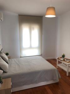 Posteľ alebo postele v izbe v ubytovaní Apartamento Malagueta 1 Linea playa centro Malaga