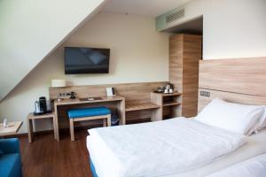 Postel nebo postele na pokoji v ubytování Hotel Kastanienhof + 37 fotografií