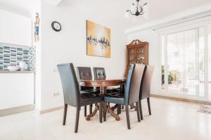 Posezení v ubytování Beach Villa Costanera in Marbella