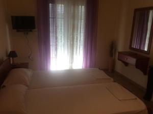 A bed or beds in a room at PLAZA Studios