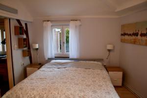 a bedroom with a bed and a window at Het Mergelhoek in Vaals