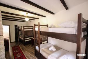 Rúm í herbergi á Trigona Guest House & Hostel