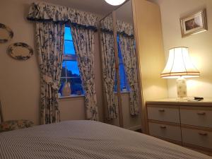 a bedroom with a bed and a window at Argyllholidaycottage Loch Awe in Eredine