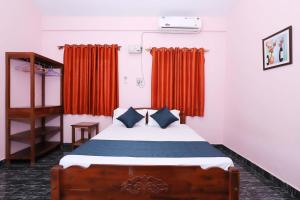 Letto o letti in una camera di Morjim Sunset Hotel