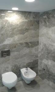 
A bathroom at Apartments Globus
