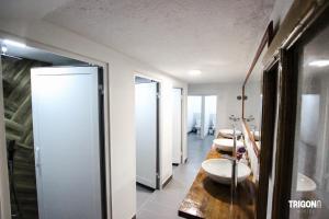 Baðherbergi á Trigona Guest House & Hostel