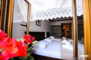 Rúm í herbergi á Trigona Guest House & Hostel
