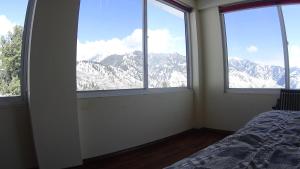 Nespecifikovaný výhled na hory nebo výhled na hory při pohledu z hotelu
