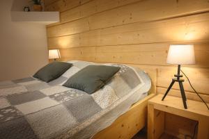 Łóżko lub łóżka w pokoju w obiekcie Apartament pod Skocznią