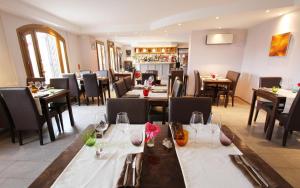 Restaurace v ubytování Logis Hotel Cara Sol