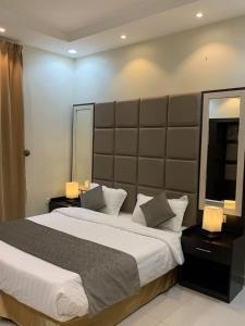 Postel nebo postele na pokoji v ubytování Ladera Hotel Tanomah