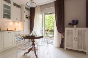 Kuchyňa alebo kuchynka v ubytovaní Luxury Apartment Padre Pio