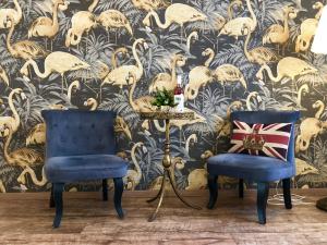 A seating area at Frank Apartman Deluxe
