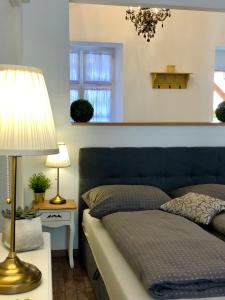 A seating area at Frank Apartman Deluxe