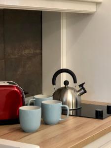 Coffee and tea making facilities at Frank Apartman Deluxe