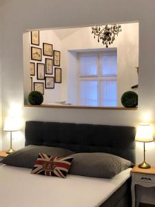 A bed or beds in a room at Frank Apartman Deluxe