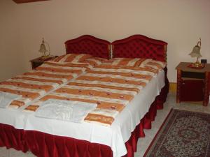Ένα ή περισσότερα κρεβάτια σε δωμάτιο στο Royal Villa