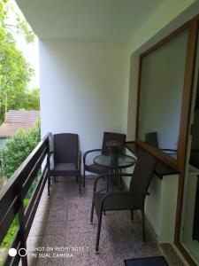 a balcony with chairs and a table and a mirror at Apartmán Jarka in Bodice