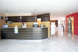 A área de receção ou átrio de Santa Caterina Resort