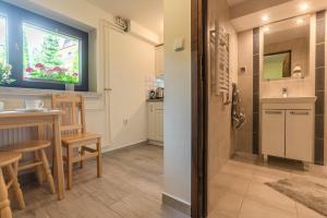 Kuchyňa alebo kuchynka v ubytovaní Apartament Ewa