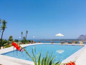 The swimming pool at or close to Theodosia Studios