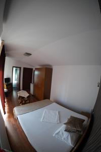 Postel nebo postele na pokoji v ubytování Vila Trandafir