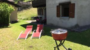 A garden outside Ferienwohnung Rustico ai Monti
