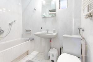 Kúpeľňa v ubytovaní Comfy & Relaxing Apartment + 8 fotografií