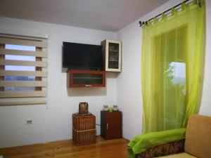 TV a/nebo společenská místnost v ubytování Green Idylle -Pyramid View