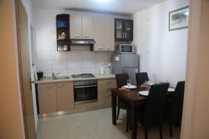 Kuchyň nebo kuchyňský kout v ubytování Apartment Drazan