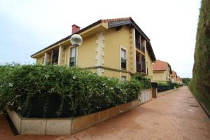 Kép Urbanizacion lagos azules Apartamento Comillas szállásáról Comillasban a galériában
