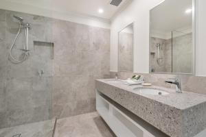 Vannituba majutusasutuses Mirra Chana Beachfront Apartments Mooloolaba
