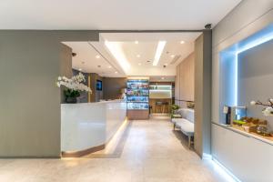 a lobby of a hospital with a waiting room at Home Inn Chongqing Jiangbei Airport Shuangfeng Road in Chongqing