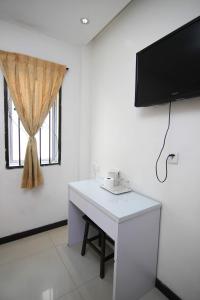 Un televizor și/sau centru de divertisment la Rose Cottage Hotel Bandar Seri Alam