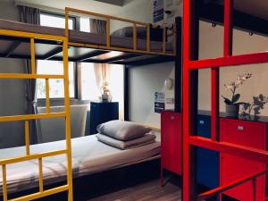 Двухъярусная кровать или двухъярусные кровати в номере D'well Hostel