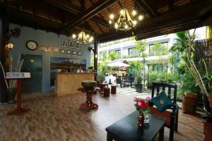 a lobby with a table and chairs and a restaurant at Chheng Residence in Siem Reap