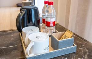 Příslušenství pro přípravu čaje a kávy v ubytování Atour Hotel Xi'an Gaoxin Jinye Road Branch