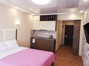 Kuchyň nebo kuchyňský kout v ubytování Sea view apartments Orbi Beach Tower красивые виды с балконов