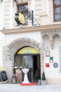 Fasada lub wejście do obiektu Hotel Zum Goldenen Hirschen
