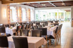 Restauracja lub miejsce do jedzenia w obiekcie Hotel Zum Goldenen Hirschen