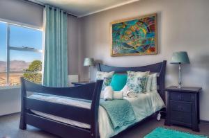 Postel nebo postele na pokoji v ubytování Golden View Luxury Self Catering